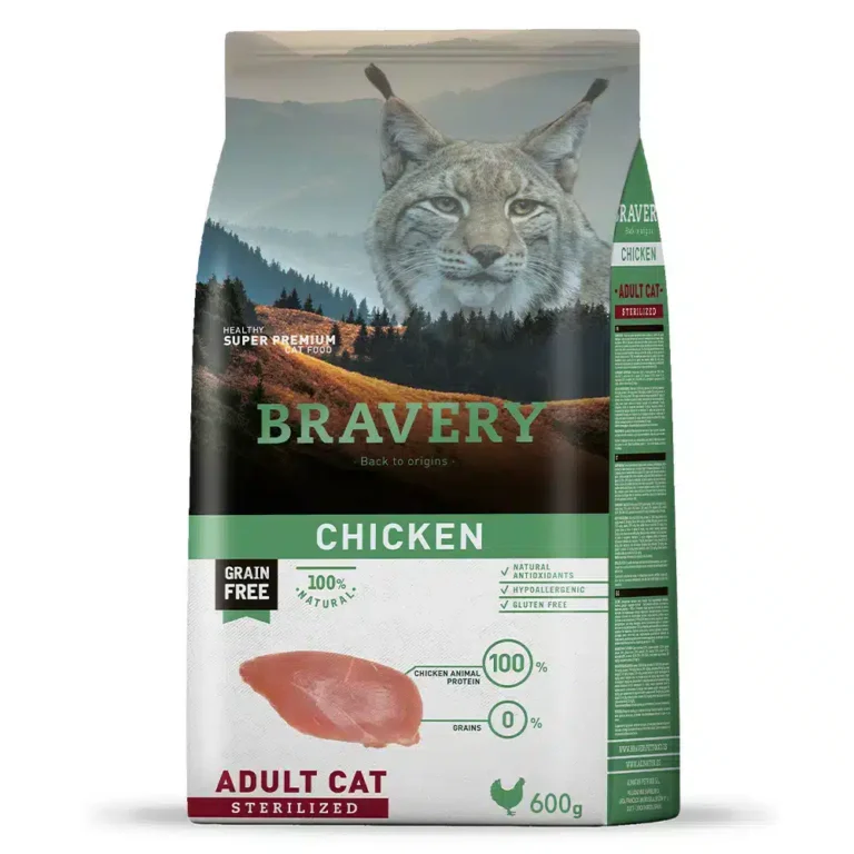 Сухий корм для дорослих стерилізованих котів Bravery з куркою