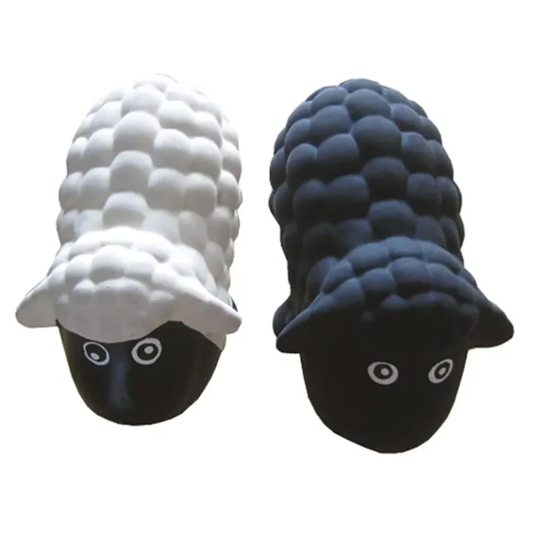 Іграшка TATRAPET Toys Fun вівця латексна з пищалкою для собак, 17,5 см