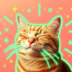 Рудий кіт із напівзаплющеними очима та задоволеним виразом морди